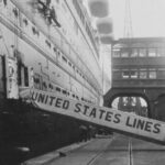 Geschichtlich: Ein Kreuzfahrt liegt im Hafen